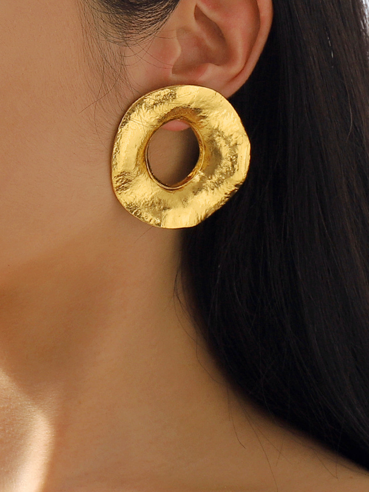 Textured Round Stud Earrings — Gold, 5.3 cm — Svelte Chic