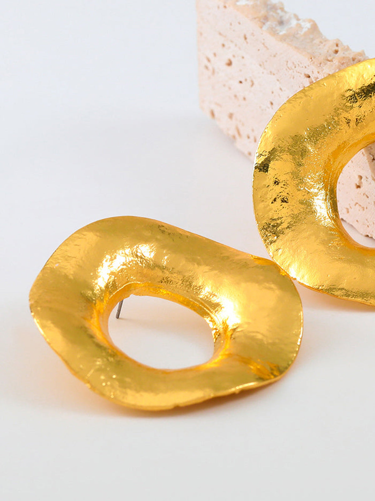Textured Round Stud Earrings — Gold, 5.3 cm — Svelte Chic