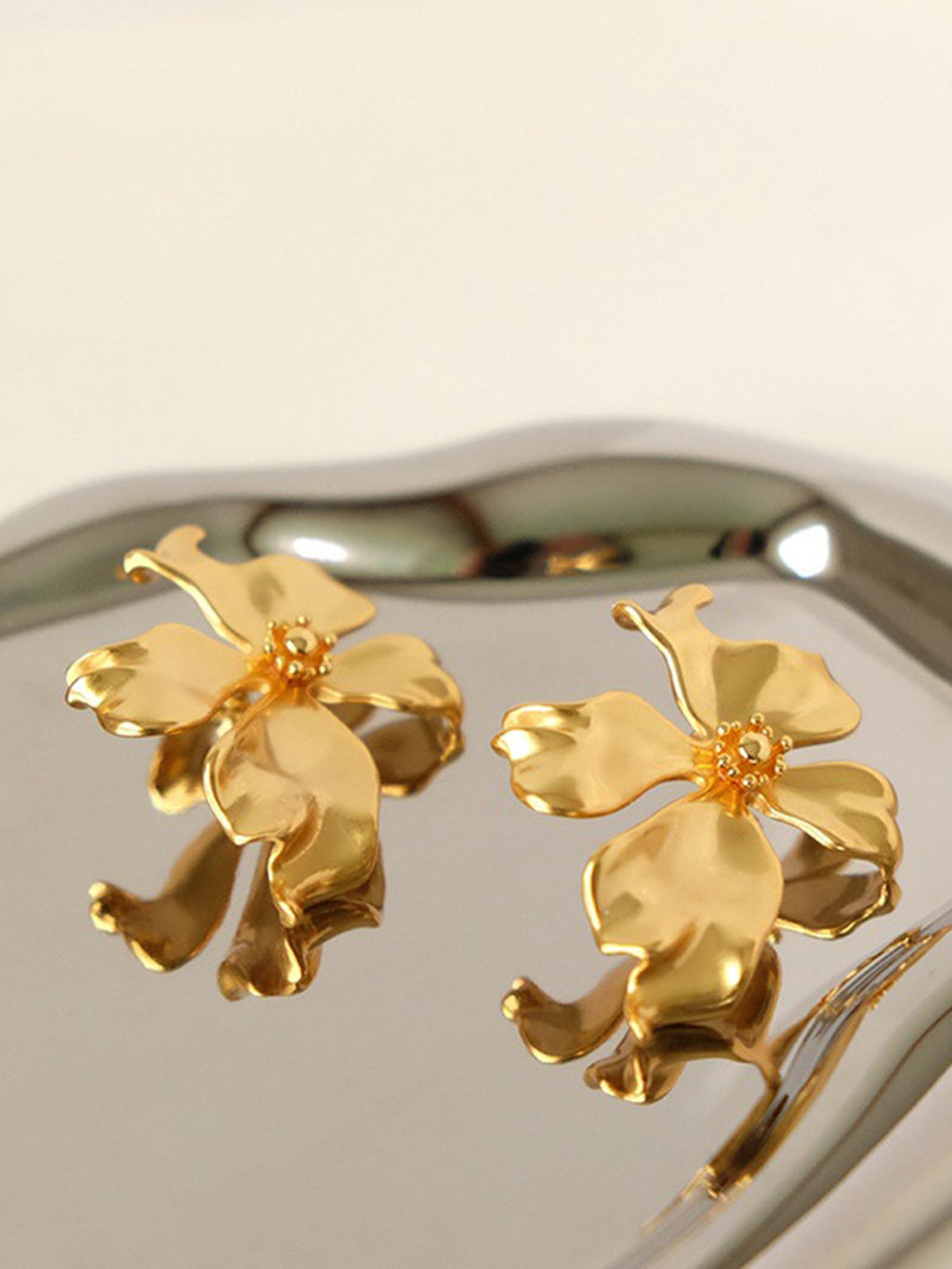 Metal Flower Earrings — Svelte Chic