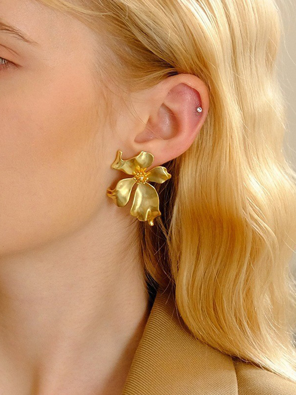 Metal Flower Earrings in Gold — Svelte Chic