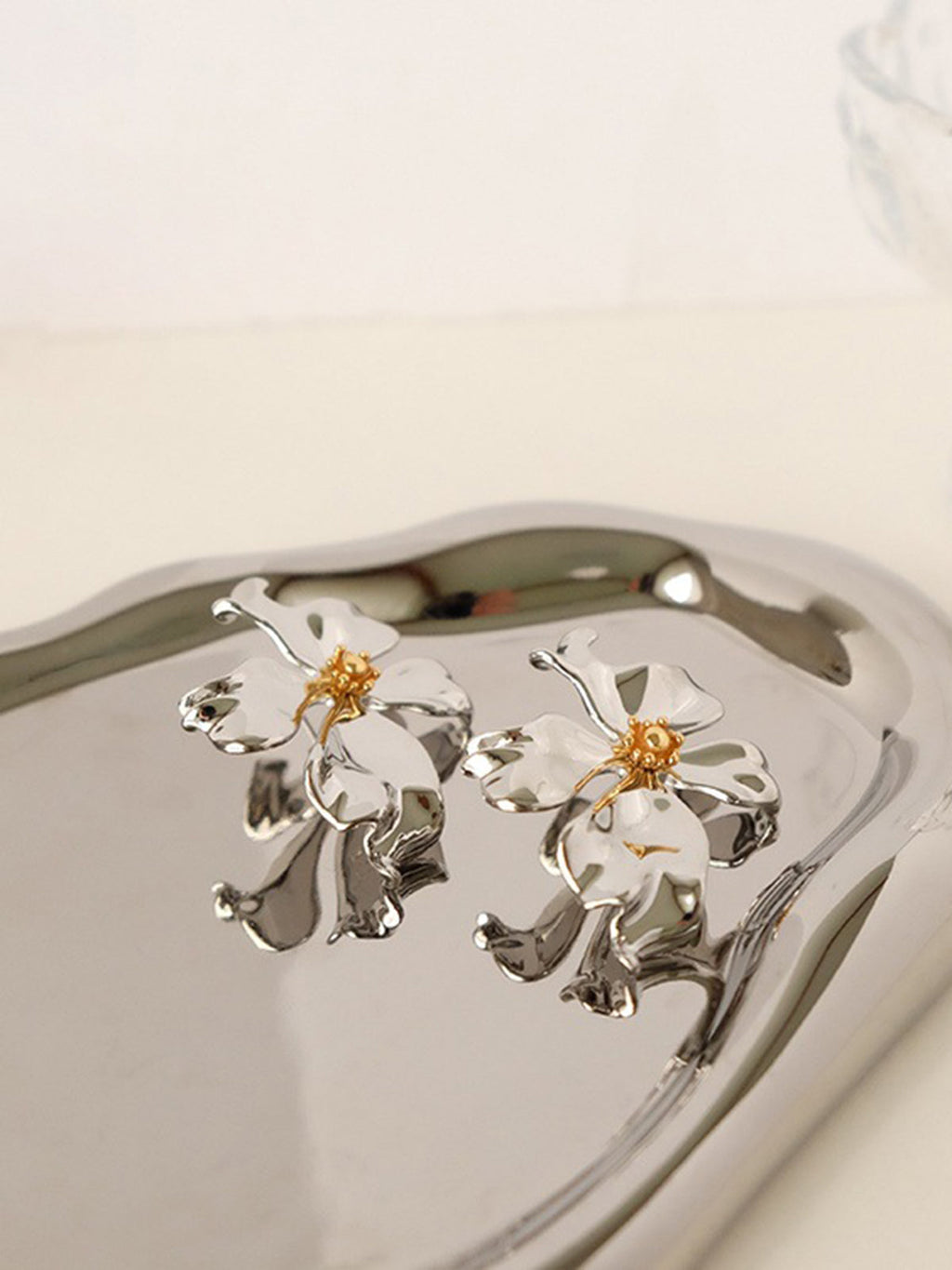 Metal Flower Earrings in Silver — Svelte Chic