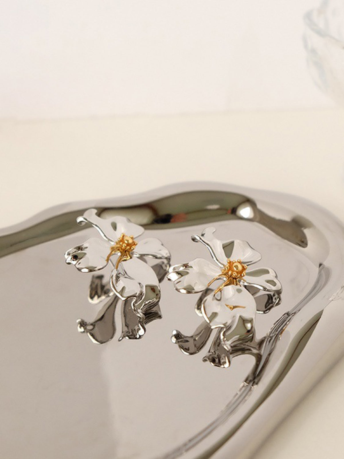 Metal Flower Earrings in Silver — Svelte Chic