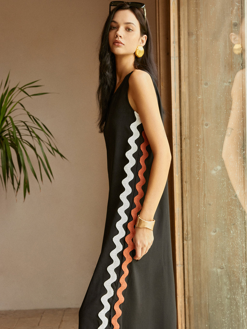 Contrast Trim Split Sleeveless Midi Dress — Black — Svelte Chic