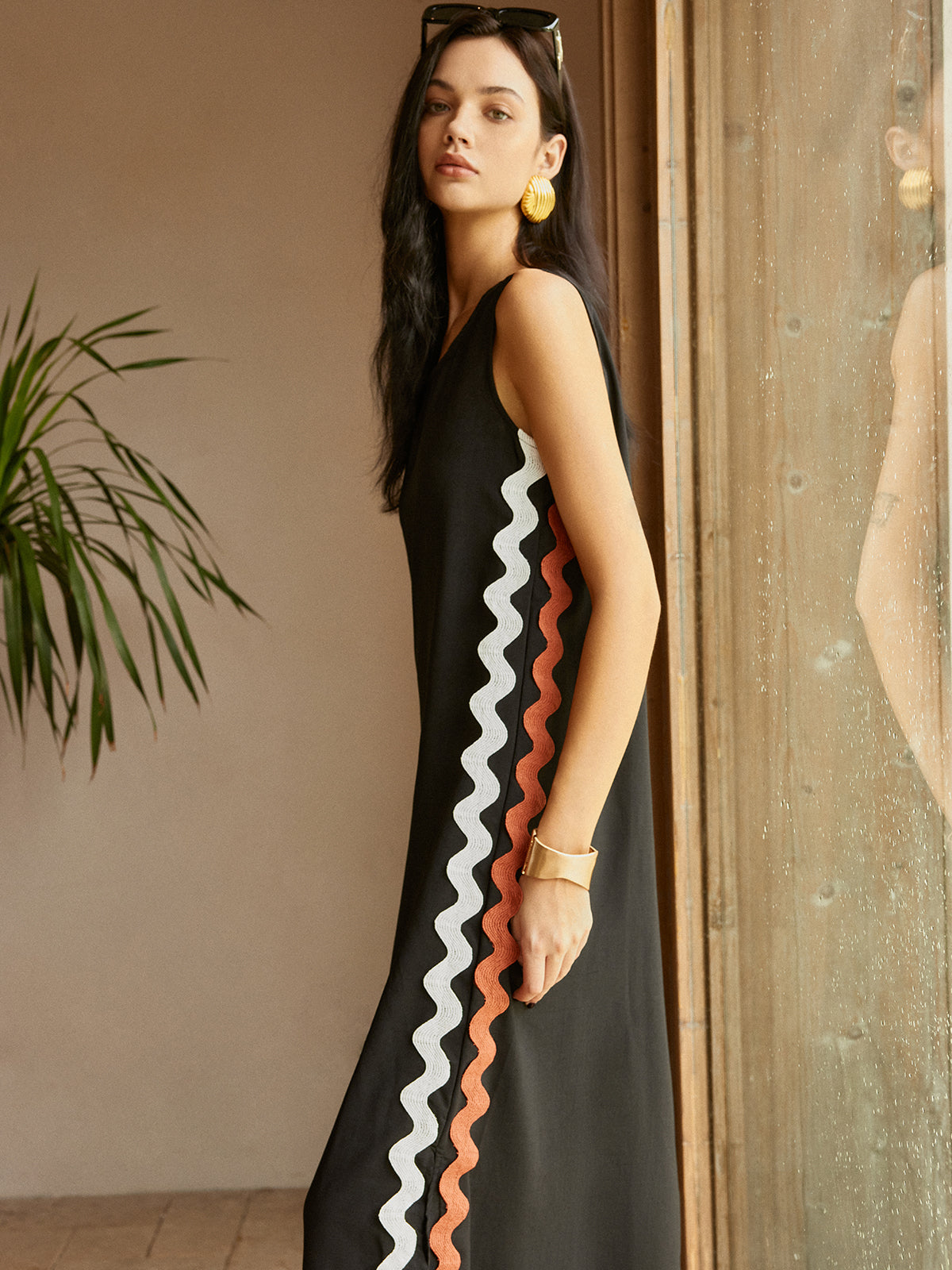 Contrast Trim Split Sleeveless Midi Dress — Black — Svelte Chic