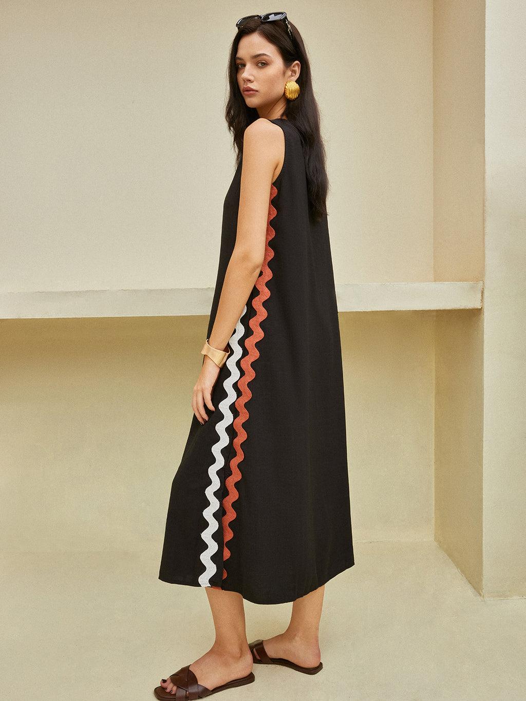 Contrast Trim Split Sleeveless Midi Dress — Black — Svelte Chic