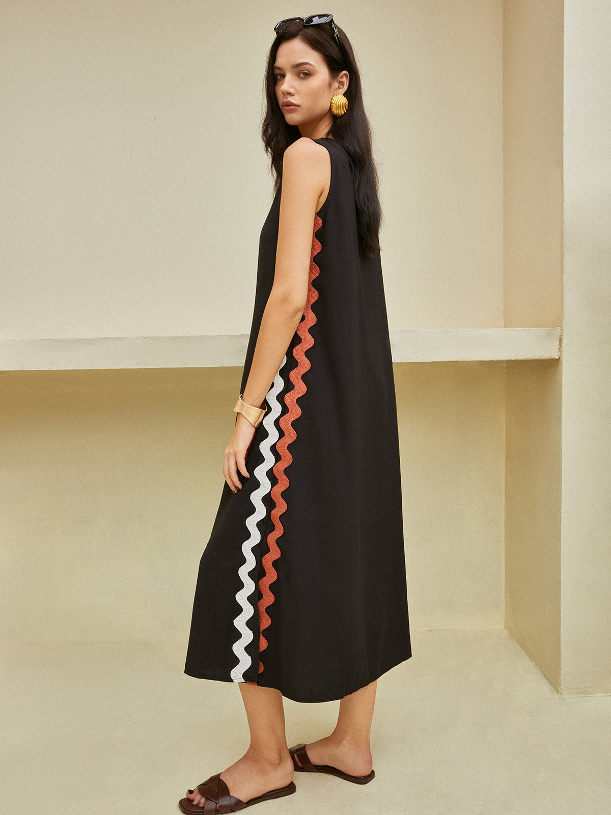 Contrast Trim Split Sleeveless Midi Dress — Black — Svelte Chic
