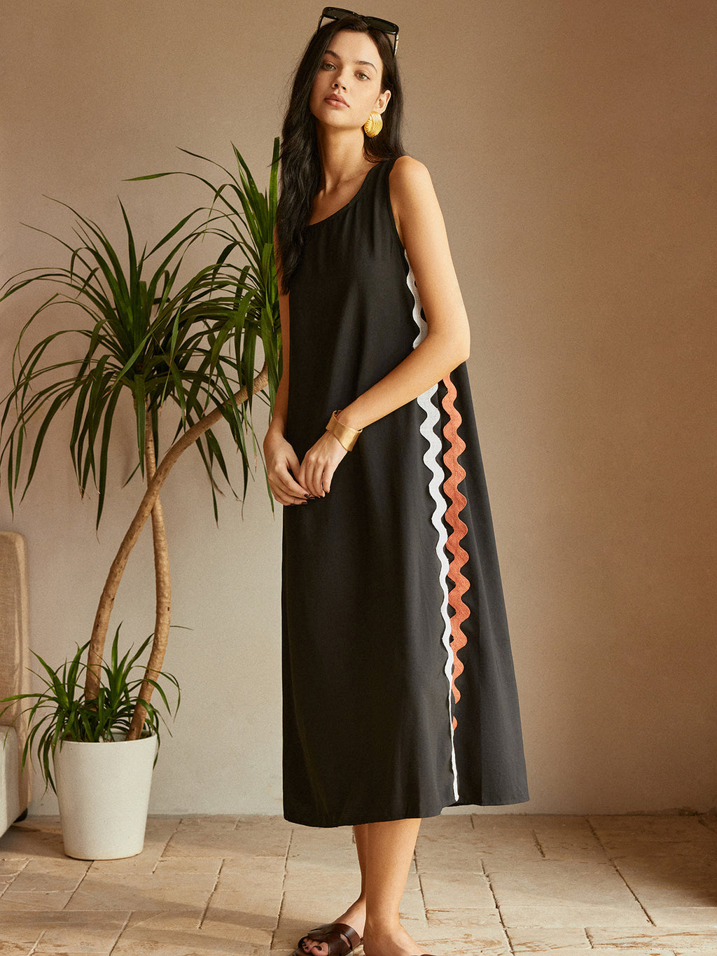 Contrast Trim Split Sleeveless Midi Dress — Black — Svelte Chic