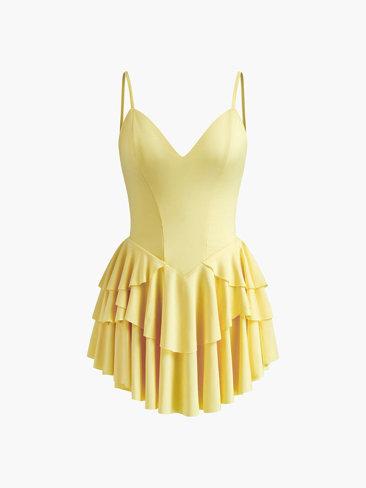 Къса рокля с волани и гол гръб