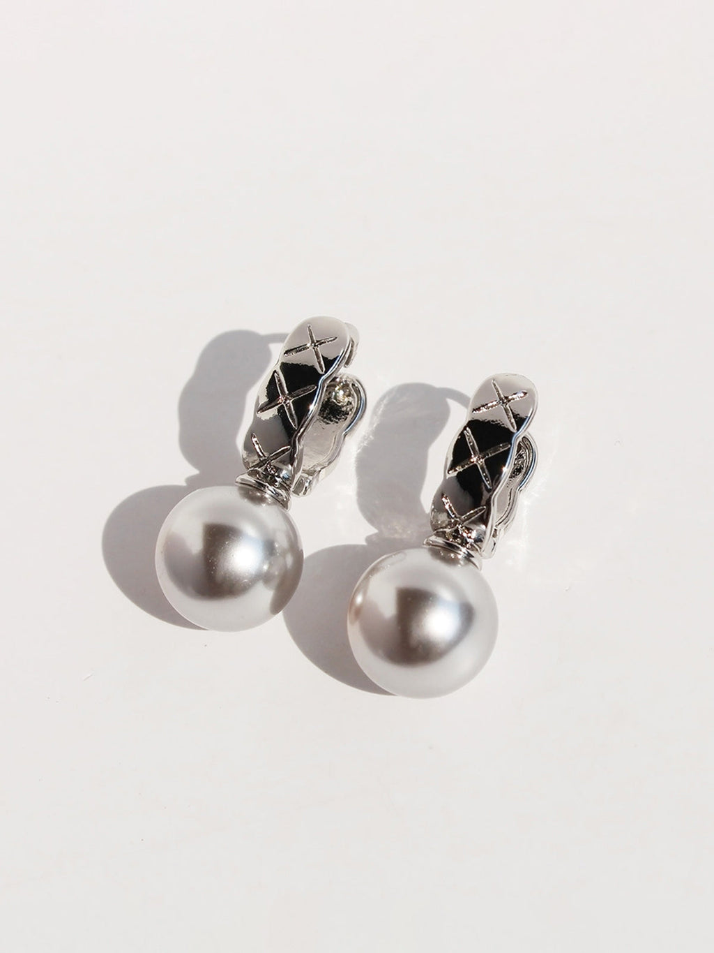 Rhombus U-Shape Pearl Earrings — Svelte Chic