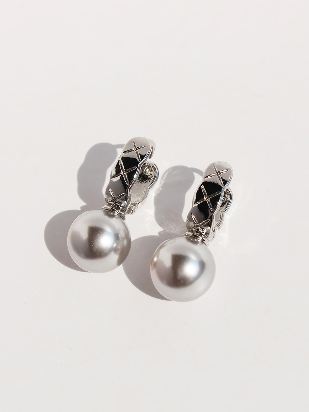 Rhombus U-Shape Pearl Earrings — Svelte Chic