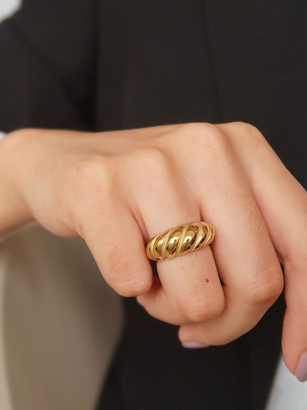 Croissant Twist Ring — Svelte Chic