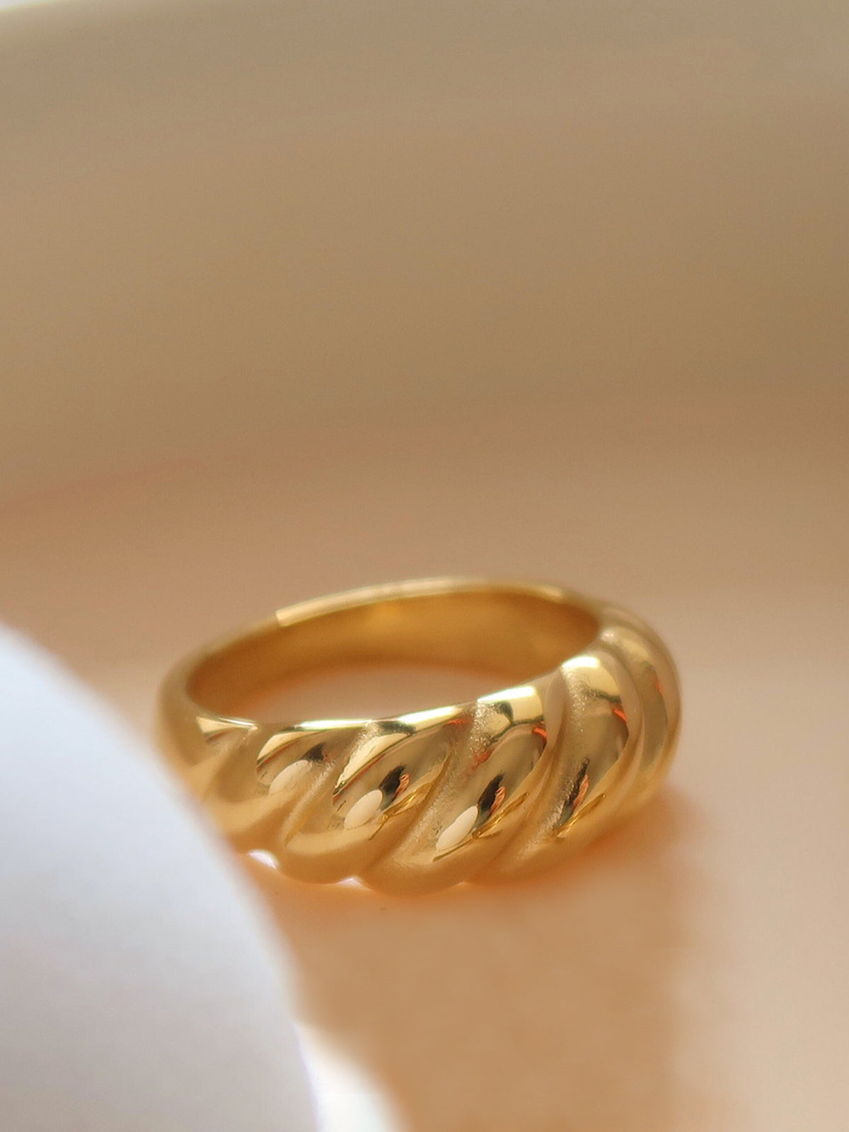 Croissant Twist Ring — Svelte Chic