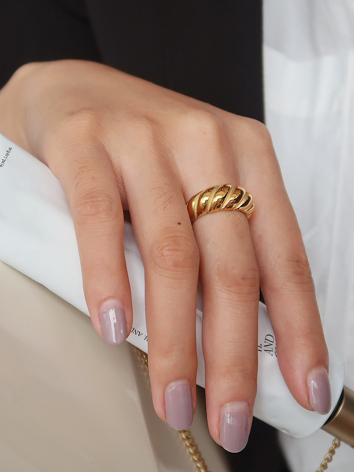 Croissant Twist Ring in Gold — Svelte Chic