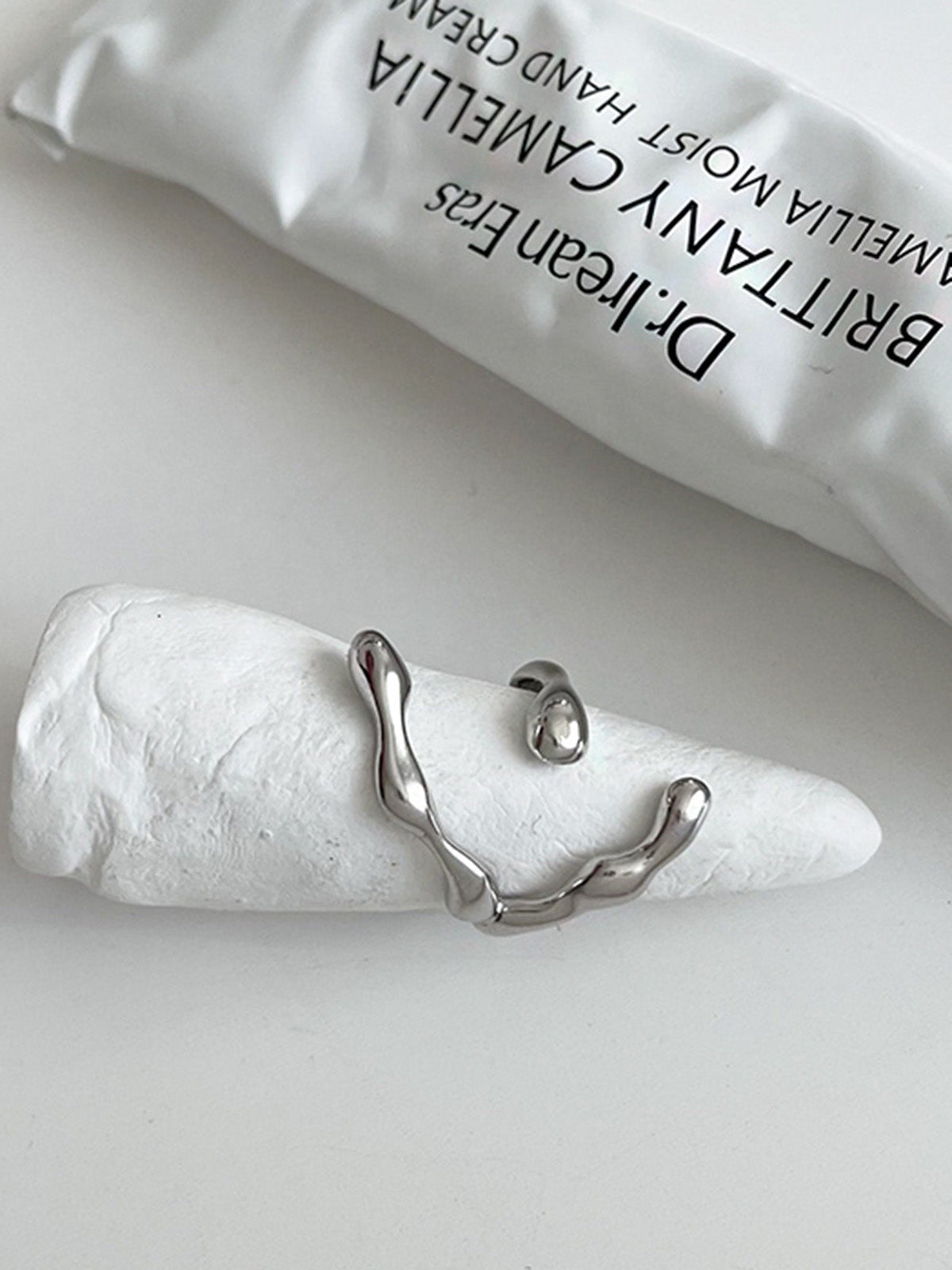 Minimalist Crescent Moon Ring — Svelte Chic