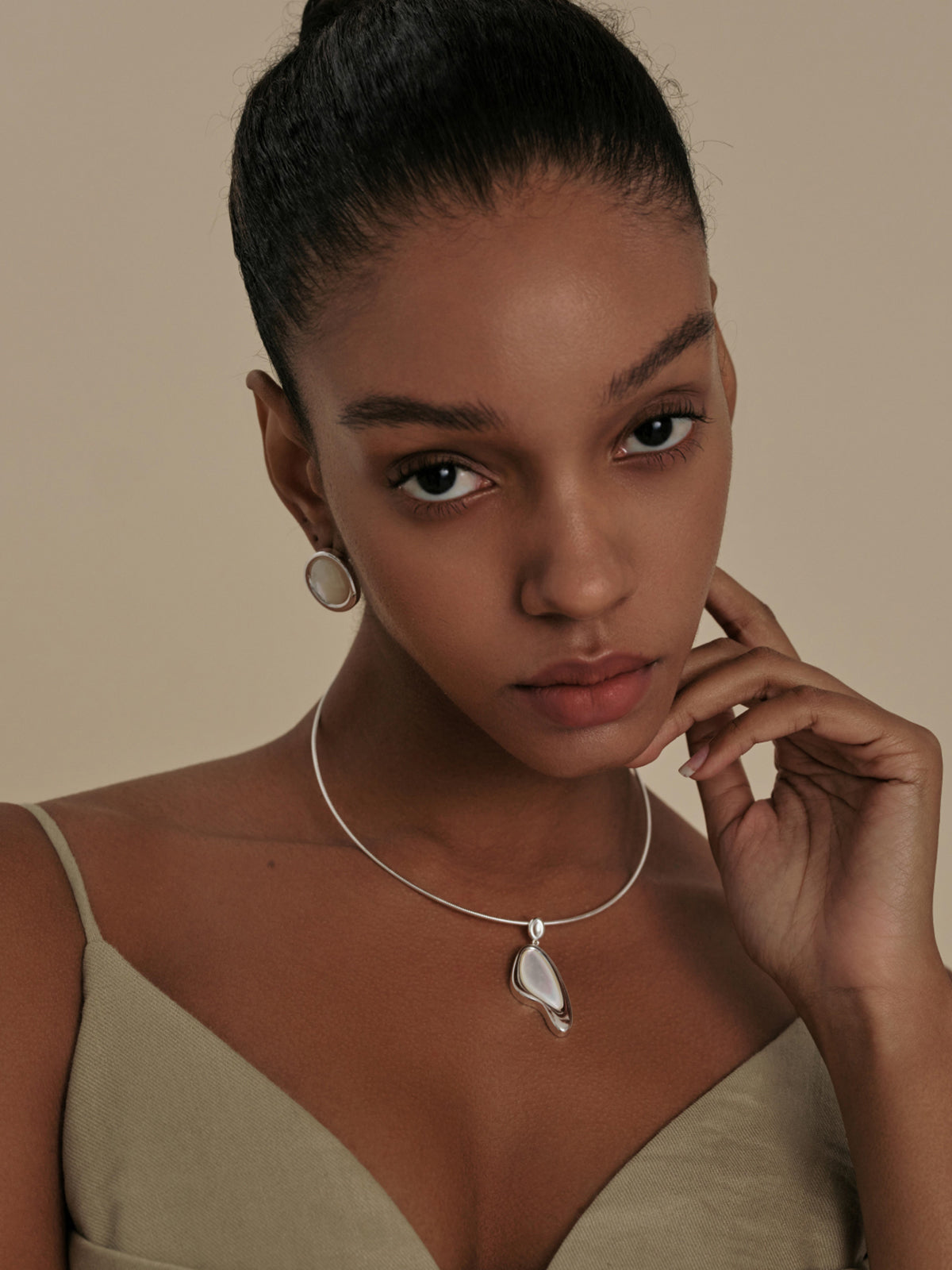 Luminous Pearl Pendant Necklace — Svelte Chic