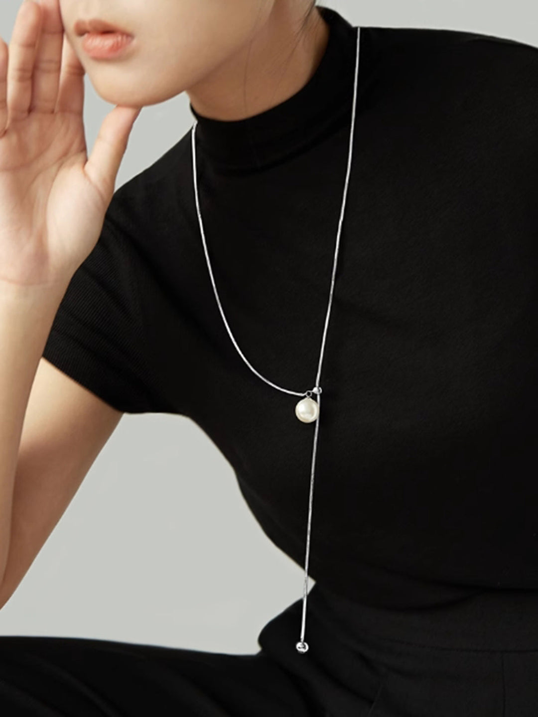 Колие с перлен лариат във формата на Y