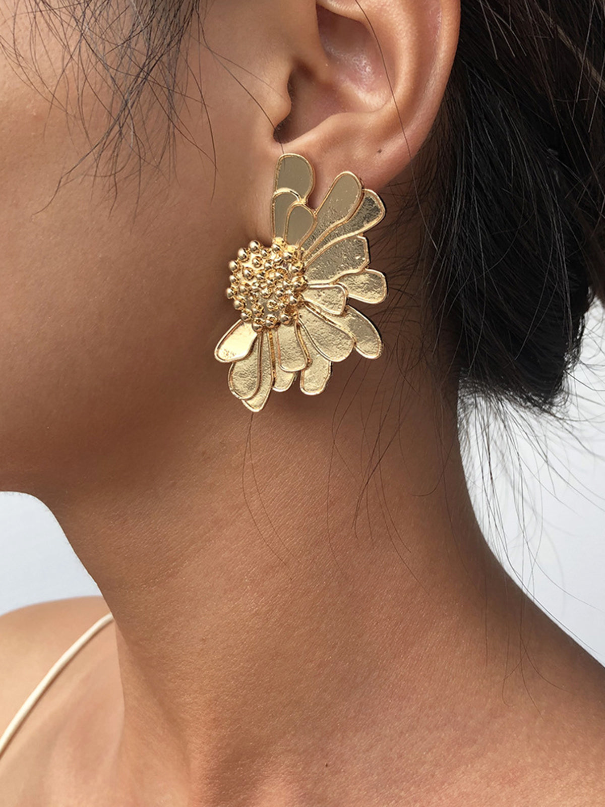 Retro Flower Earrings in Gold — Svelte Chic