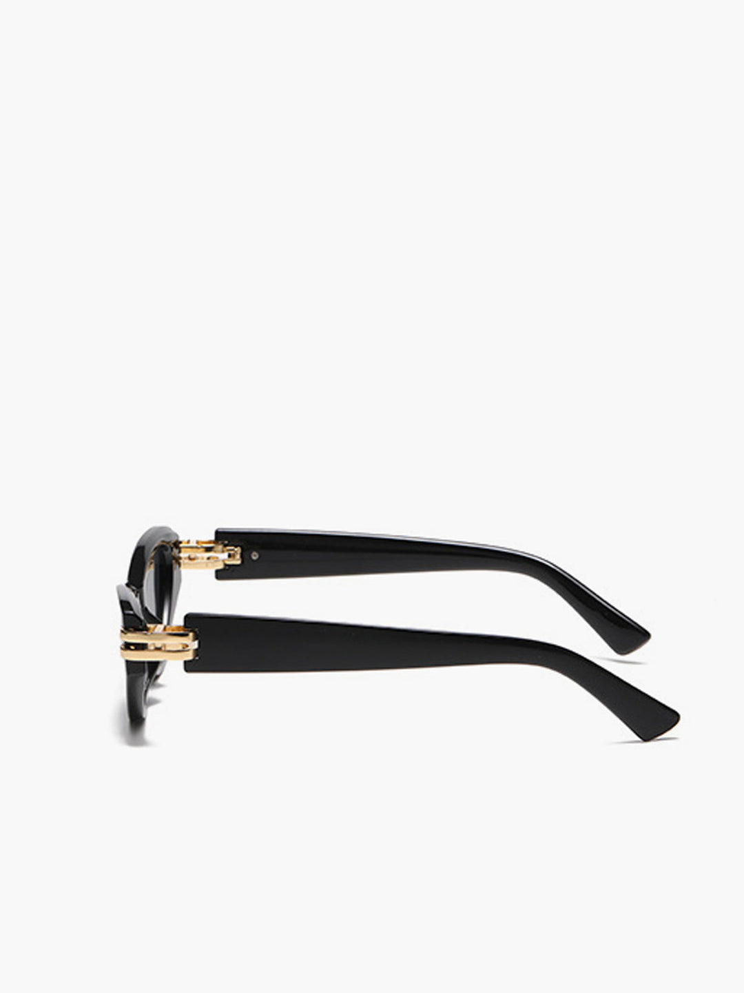 Слънчеви очи с черна рамка тип „котешко око“