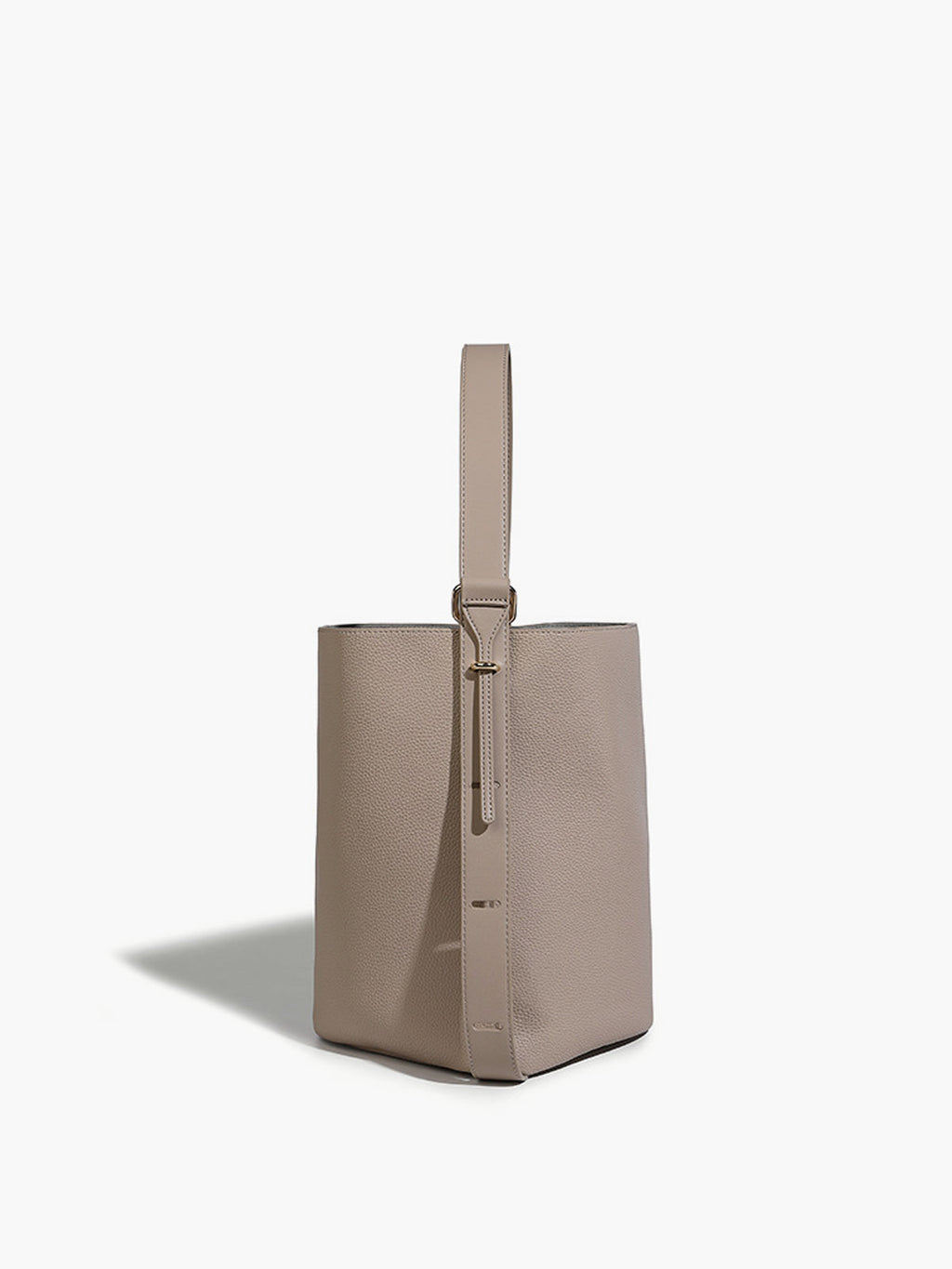 Adjustable Strap Bucket Bag — Svelte Chic