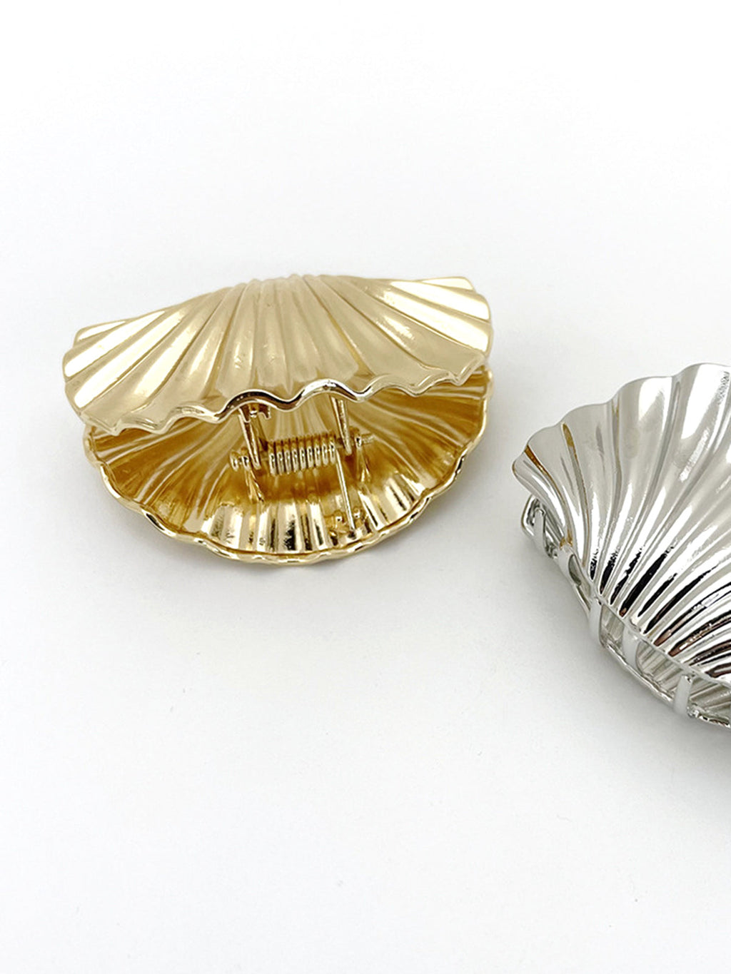 Shell Hair Claw in Gold — Svelte Chic