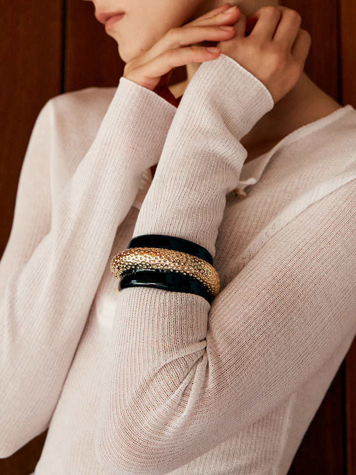 Двуцветна широка гривна с чук 