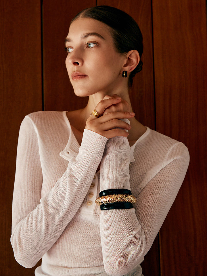 Двуцветна широка гривна с чук 