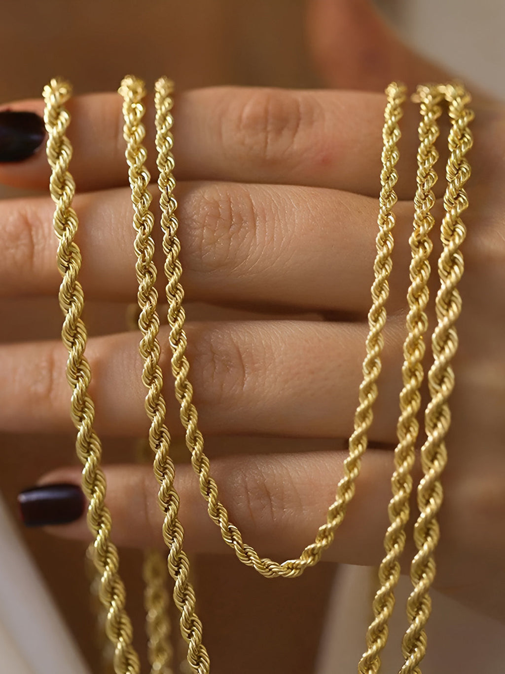 Minimalist Twisted Necklace in Gold — Svelte Chic