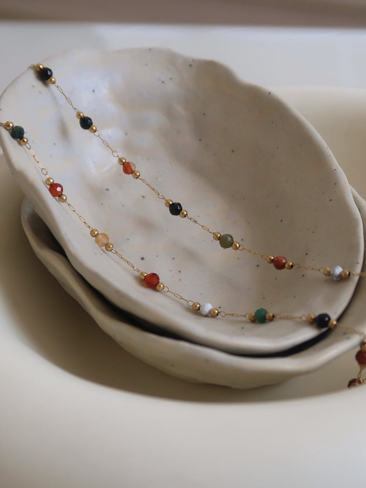 Renkli Boncuklu Bağlantılı Kolye