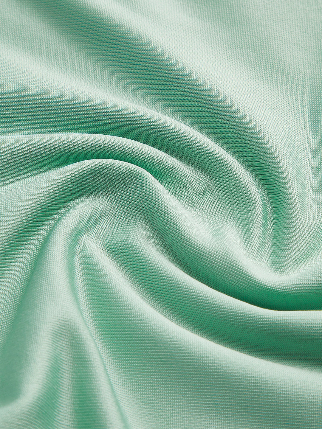 Елегантна вечерна плисирана рокля с кръстосан гръб и колан 