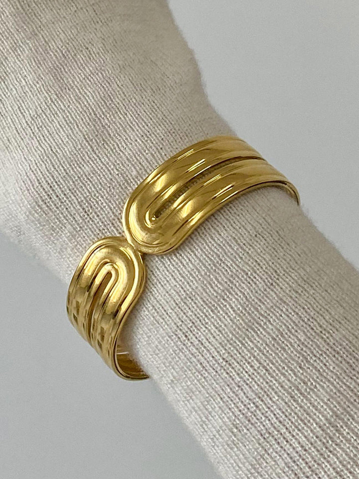 Широка гривна с отворен тунел 