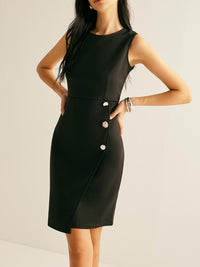 Къса рокля без ръкави с метални детайли 