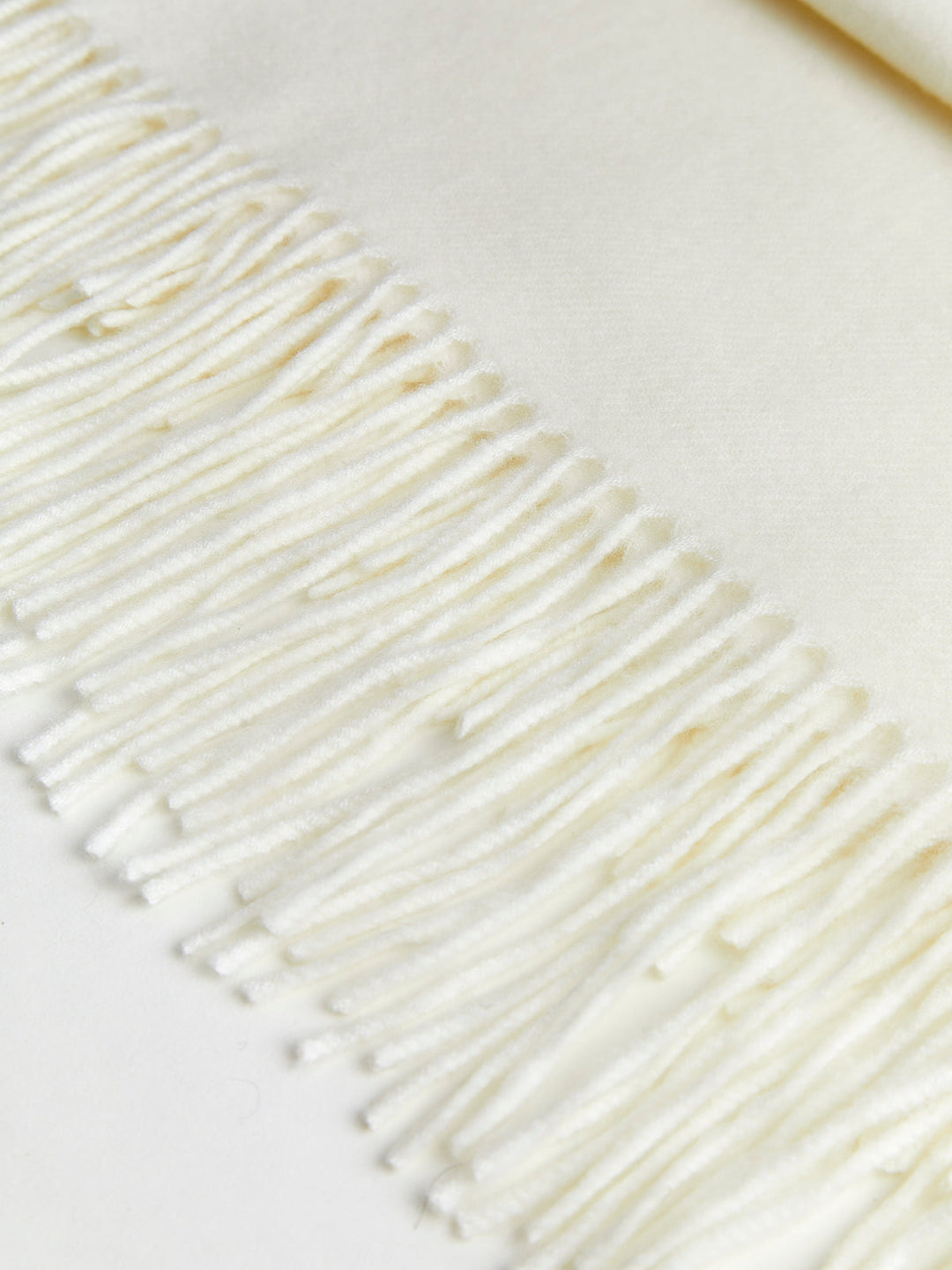 Минималистичен шал с пискюли от вълнена смес 