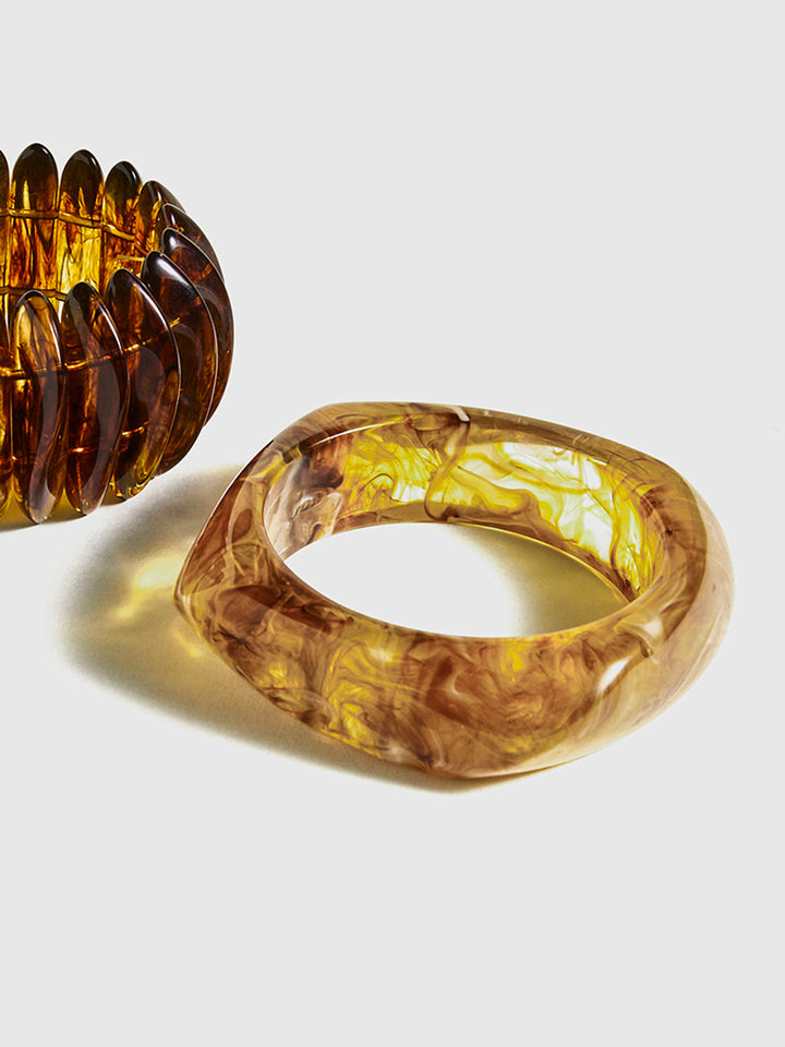 Акрилна гривна с неправилен широк ръб 