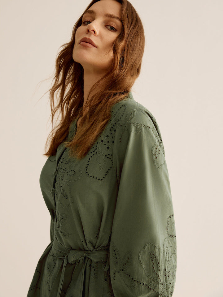 Памучна бохемска рокля с бродиран колан 