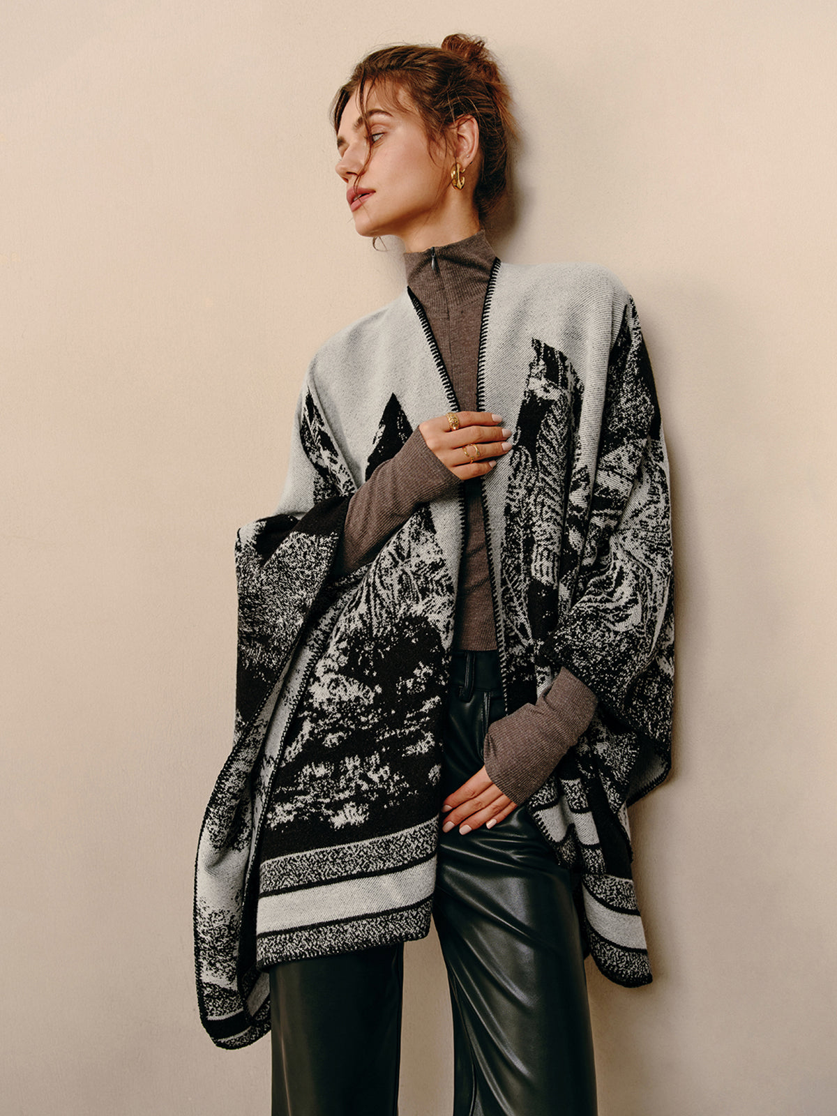 Classic Reversible Warm Scarf in Black & White — Svelte Chic