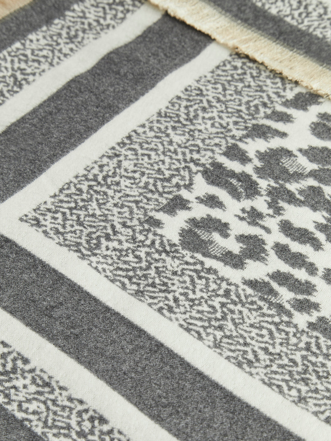 Шал с пискюли 