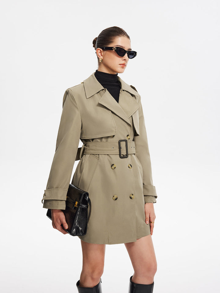 Тренчкот с широк колан и яка 