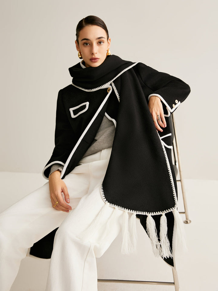 Шал с пискюли с контрастна тапицерия 