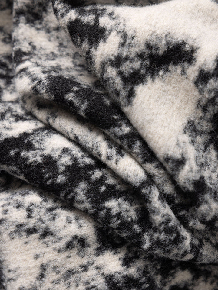 Ретро шал с мастилена живопис с пискюли 