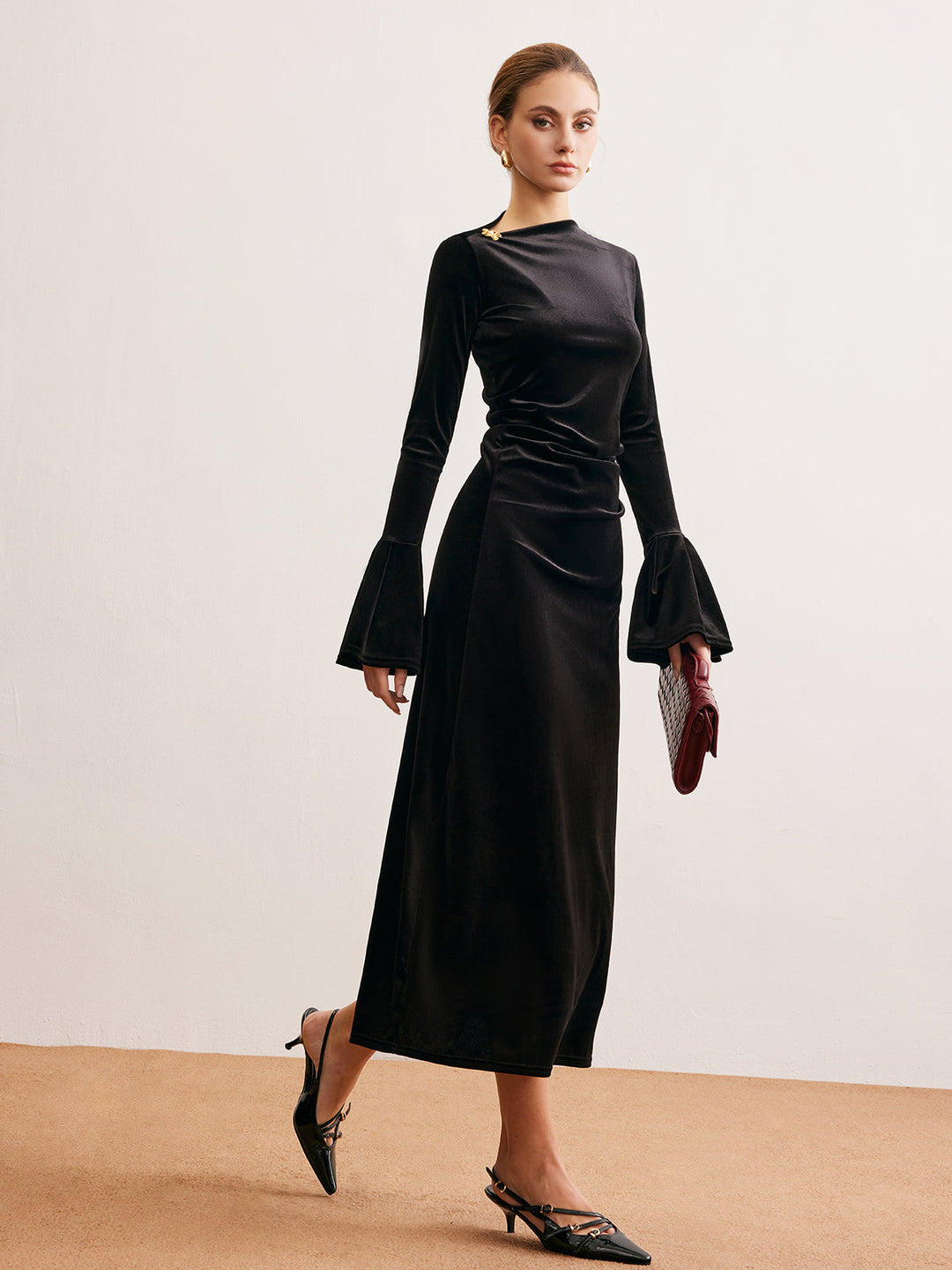 Volanlı Manşetli Kadife Abiye Uzun Elbise