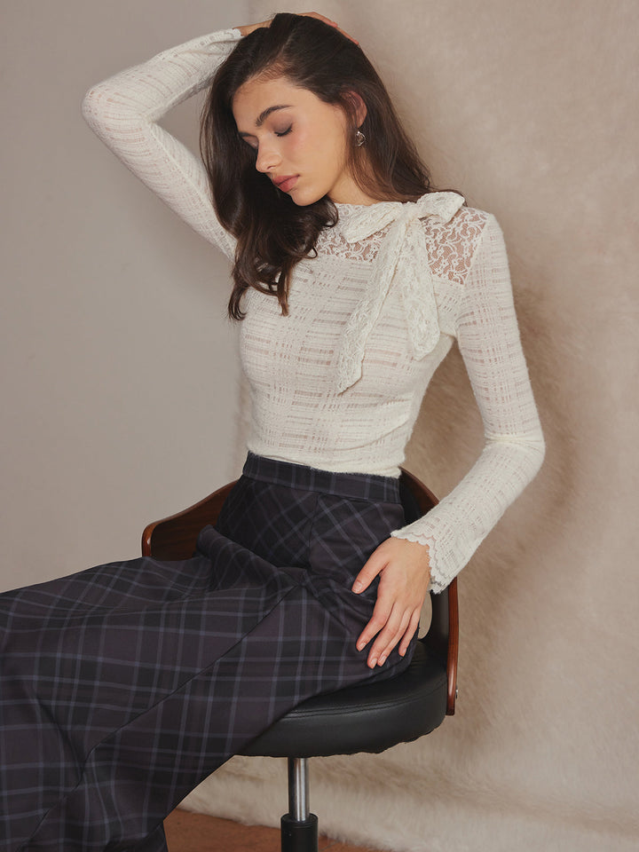 Тънка блуза с дантелена панделка 