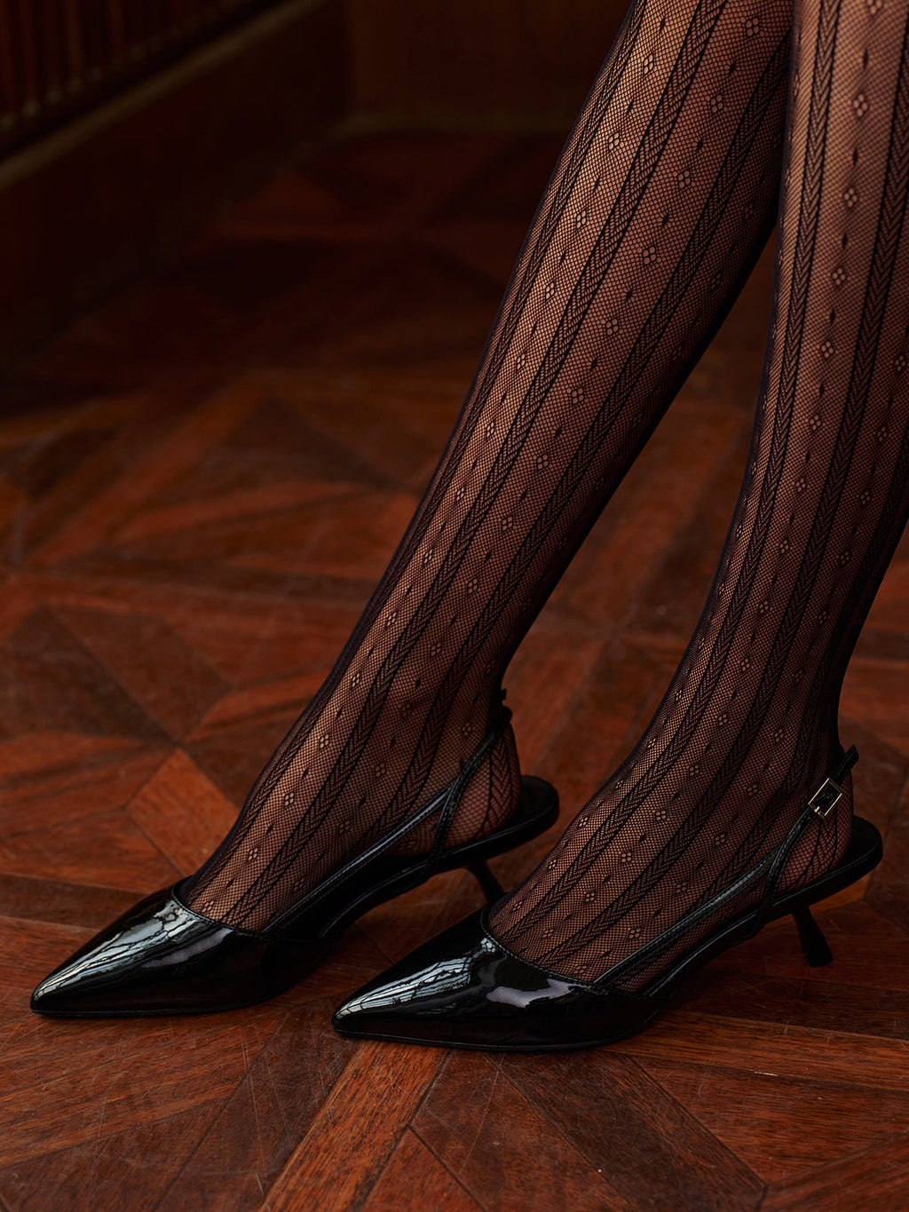 Pointed Toe Slingback Pumps in Black — Svelte Chic