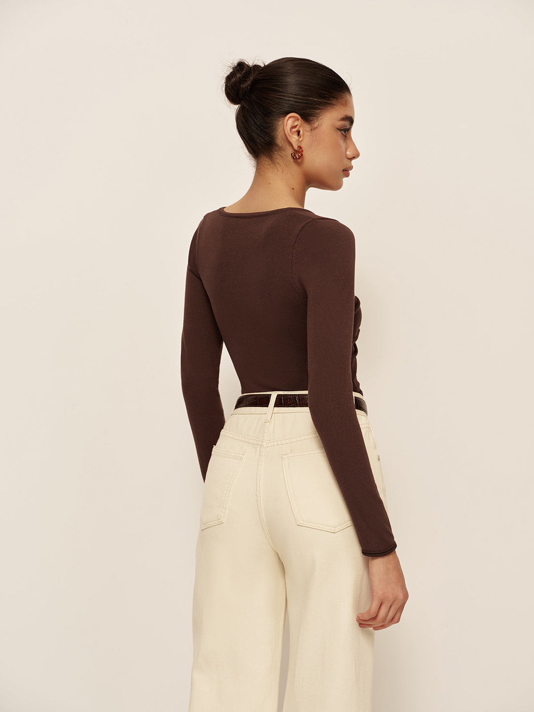 Şık V-Yaka Kesik Detaylı Plise Dar Kesim Triko Üst