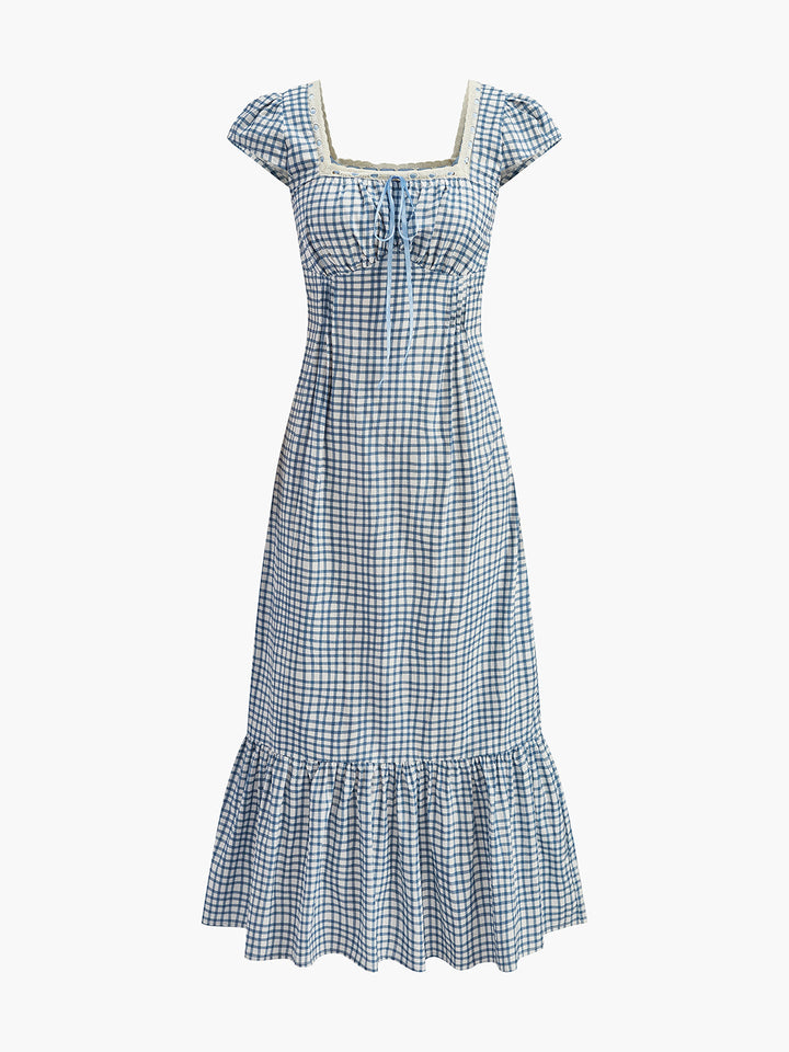 Şık Ekoseli Elbise ile Zarif Dantel Paneller