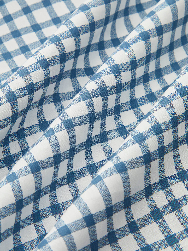 Şık Ekoseli Elbise ile Zarif Dantel Paneller