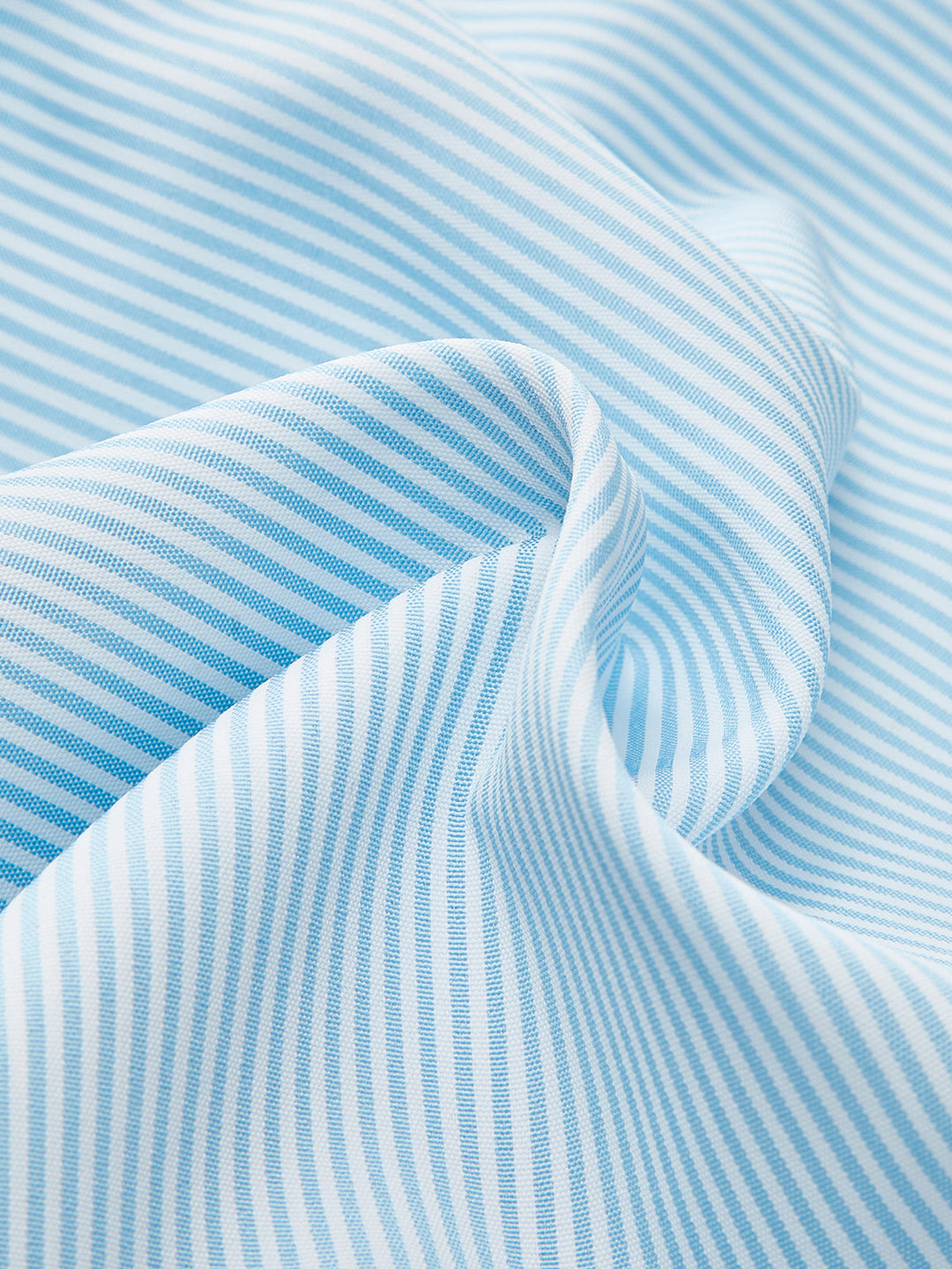 Şık Çizgili Bikini Takımı ve Uyumlu Şortlar