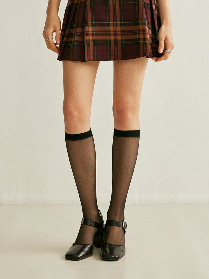 Сензационни черни мрежести чорапи над коляното за зашеметяваща визия