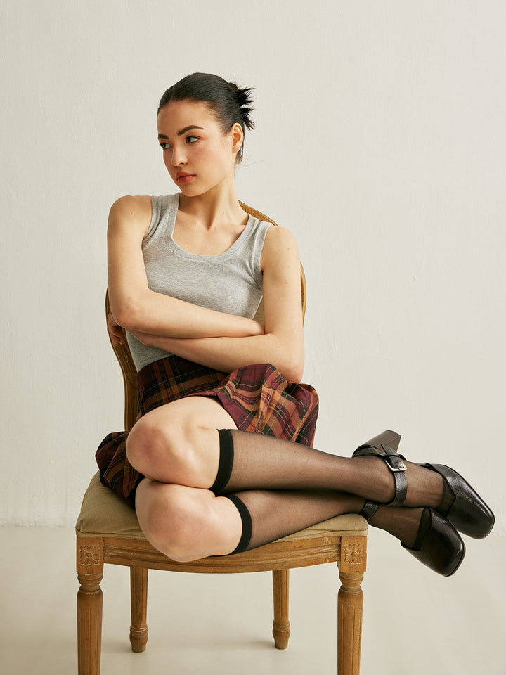 Сензационни черни мрежести чорапи над коляното за зашеметяваща визия