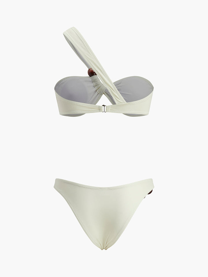 Şık Tek Omuzlu Bikini Takımı ile Göz Alıcı Ahşap Boncuk Detaylar