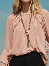 Стилно колие с метални мъниста и пискюли